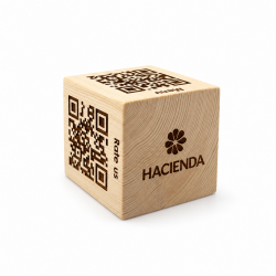 Ξύλινος Κύβος με Λογότυπο & QR Code | Μασίφ Πεύκο | 6cm